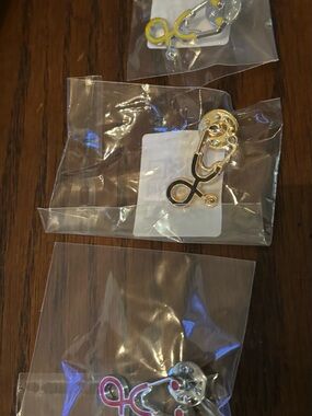 26 Pc Stethoscope Lapel Pin Lot Nurse Doctor Medical Brooch Pins NEW Red Black